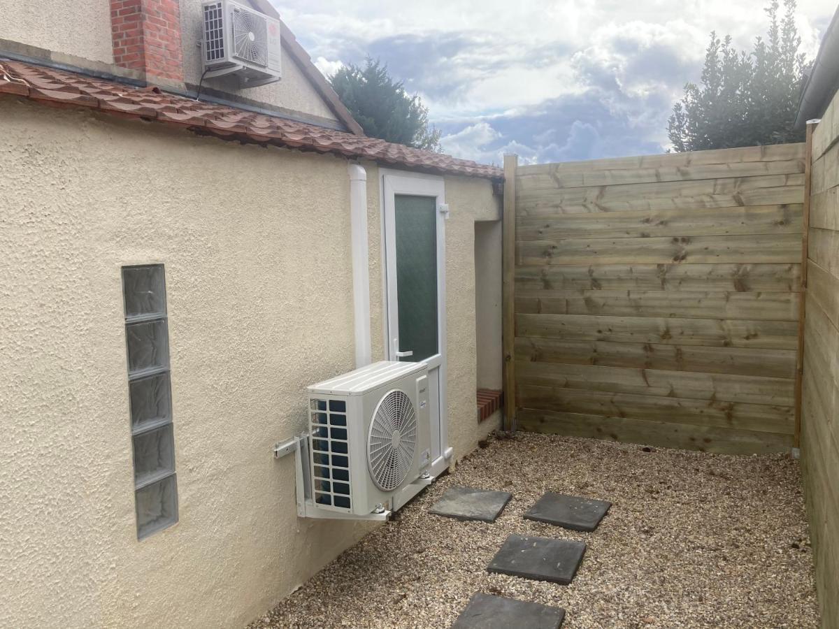 Maisonnette Neuve Avec Jardin Privatif Saran Esterno foto