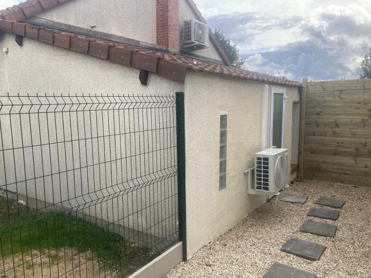 Maisonnette Neuve Avec Jardin Privatif Saran Esterno foto